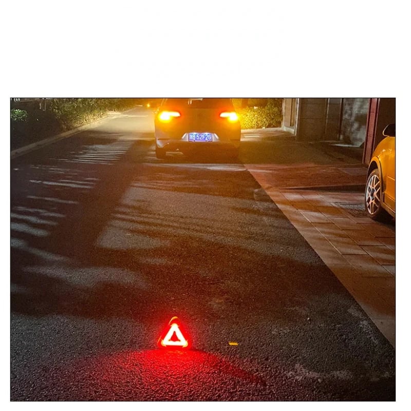 RoadGuard™ – 2w1 trójkąt ostrzegawczy LED zasilany energią słoneczną