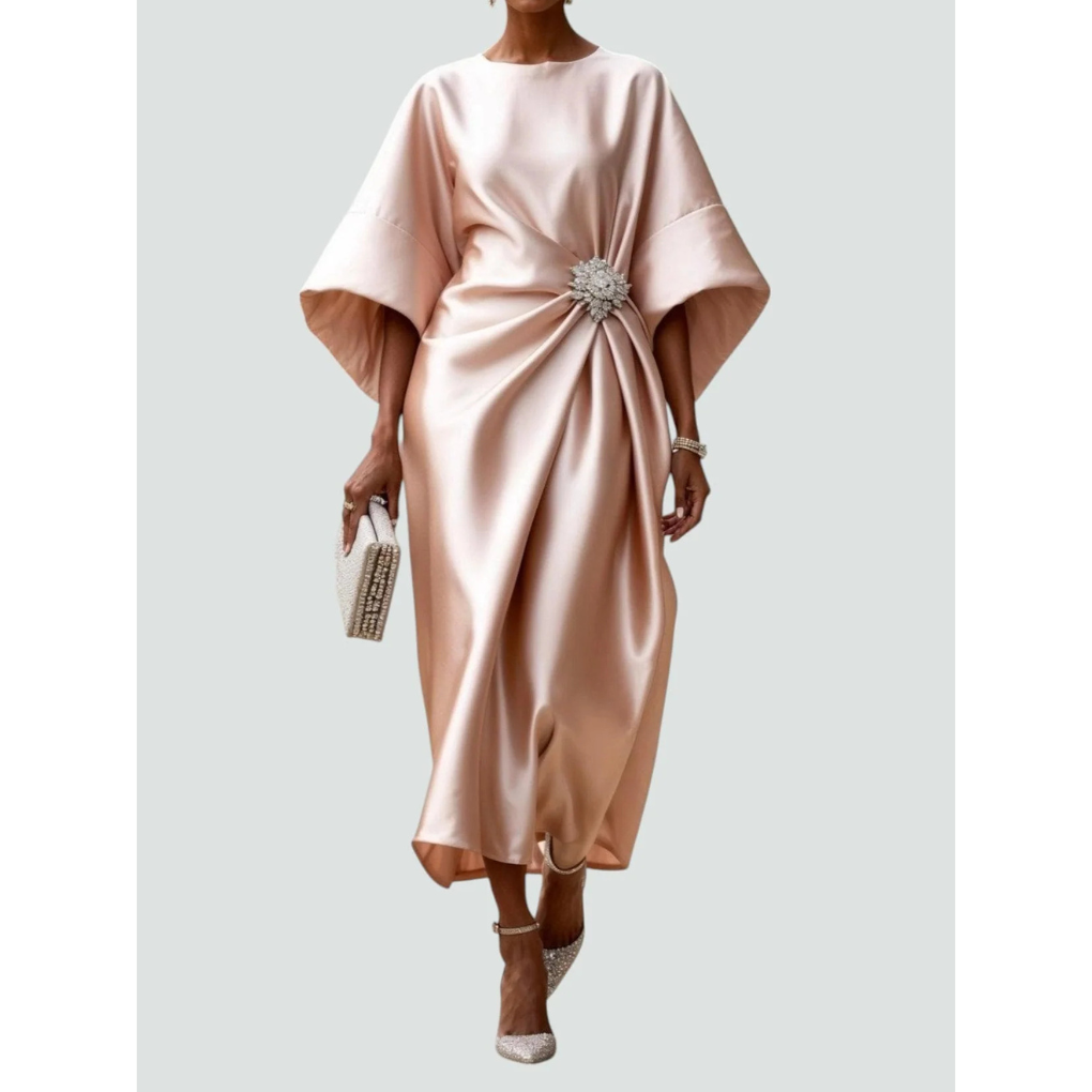 AURÉLIA - Satynowa sukienka wieczorowa z broszką